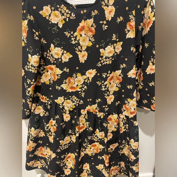 Zara dress with shorts underneath and asymmetrical cut! - Picture 3 of 7